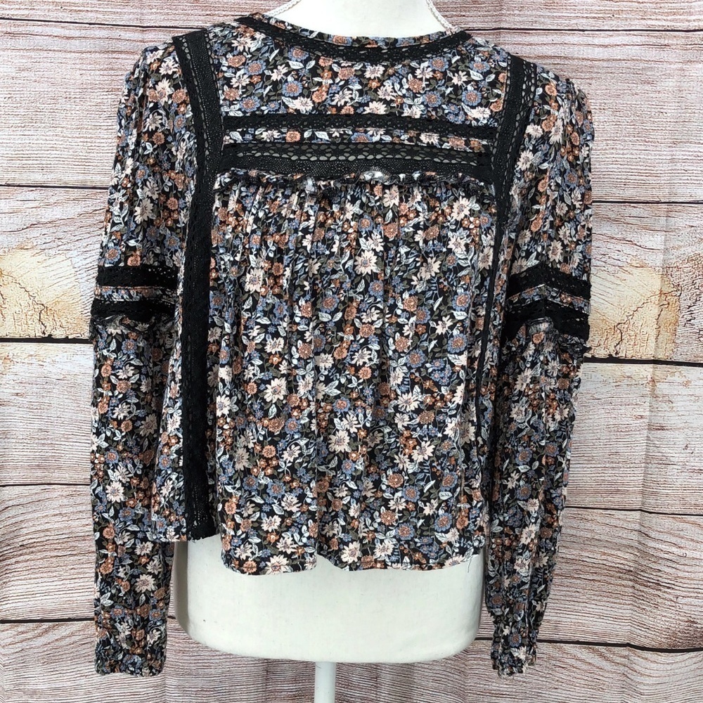 American Eagle Black Floral Lace Trim Long Sleeve Open Tie Back Blouse Size S